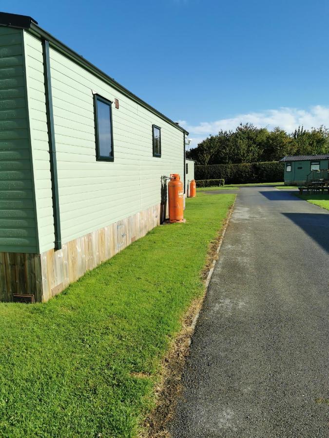 Woofles Luxury Caravan At Knaresborough Lido Ngoại thất bức ảnh