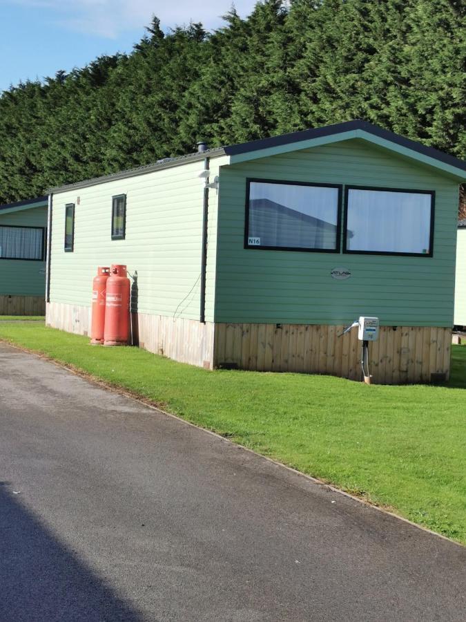 Woofles Luxury Caravan At Knaresborough Lido Ngoại thất bức ảnh