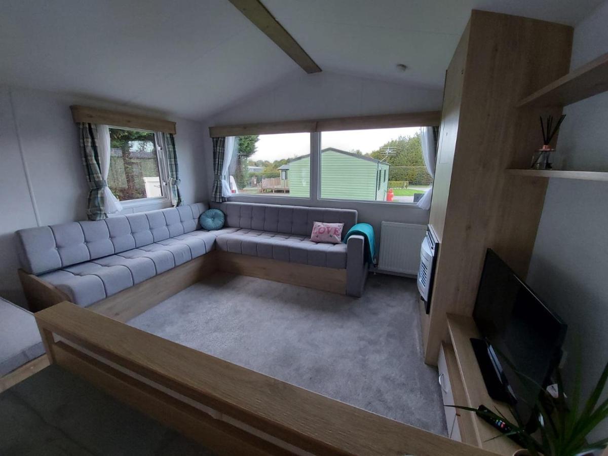 Woofles Luxury Caravan At Knaresborough Lido Ngoại thất bức ảnh