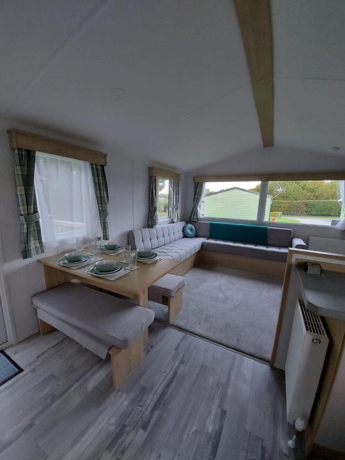 Woofles Luxury Caravan At Knaresborough Lido Ngoại thất bức ảnh